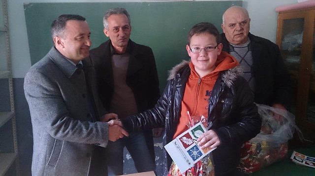 многу здравје, успех како и добар и пријатен зимски распуст на учениците им посака градоначалникот Мехмеди